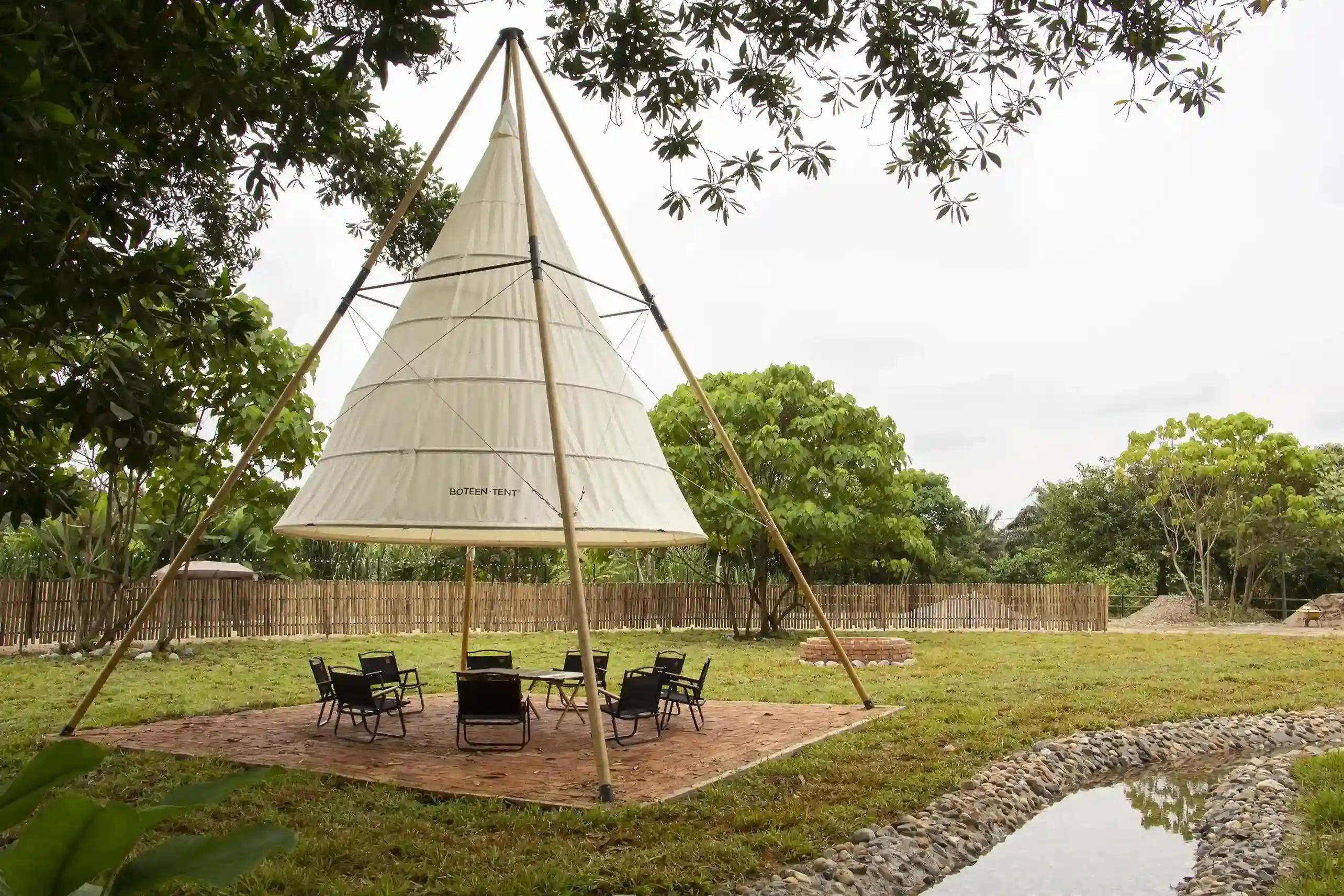 Common area at Suka Camping